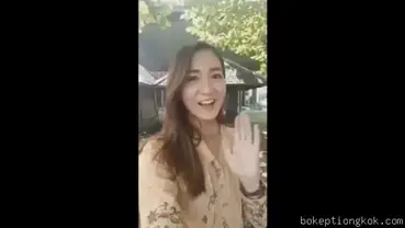 Vlogger SMA Seksi Live Ngentot, Memek Basah Zoom Close Up